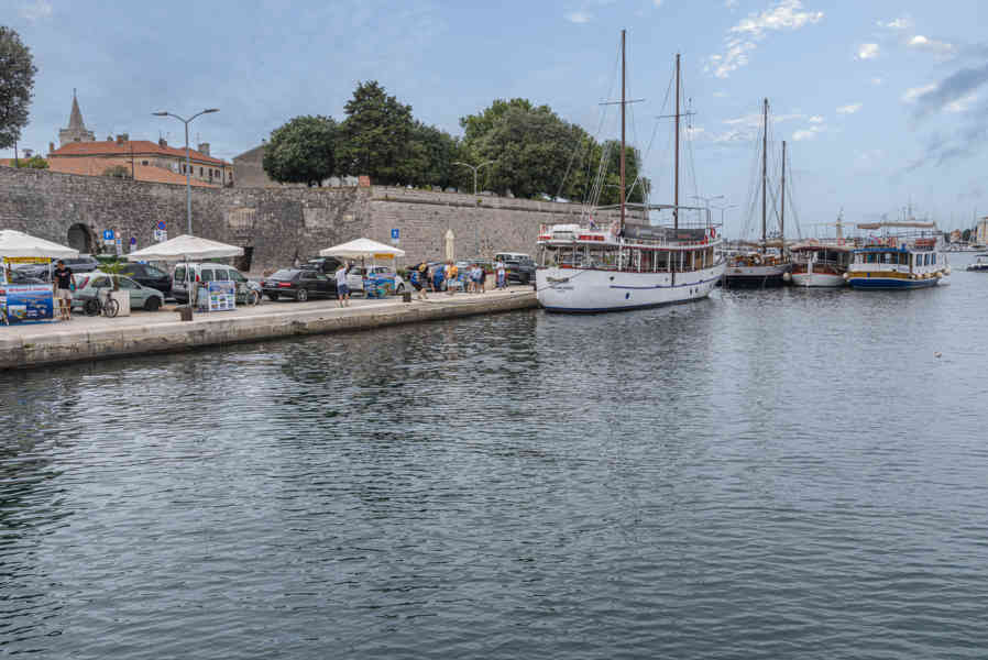 Croacia - Zadar 68 - murallas Venecianas y puerto.jpg